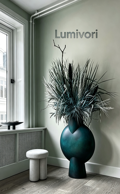 Lumivori | Round Sculptural Floor Vase